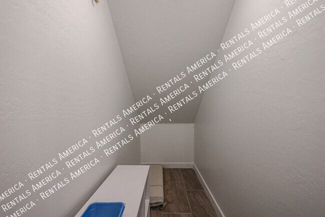 Building Photo - 4077 S Sabrina Dr