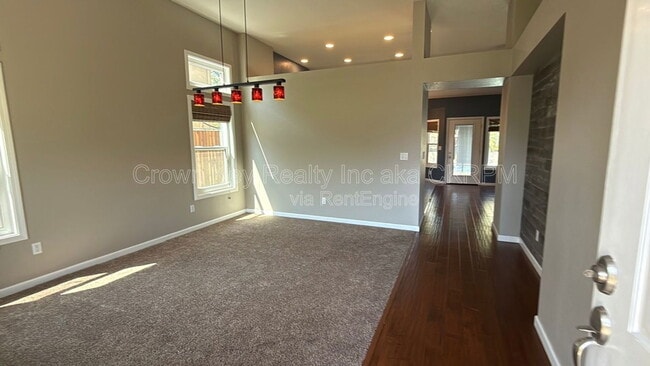 Building Photo - 885 Tom Fowler Dr