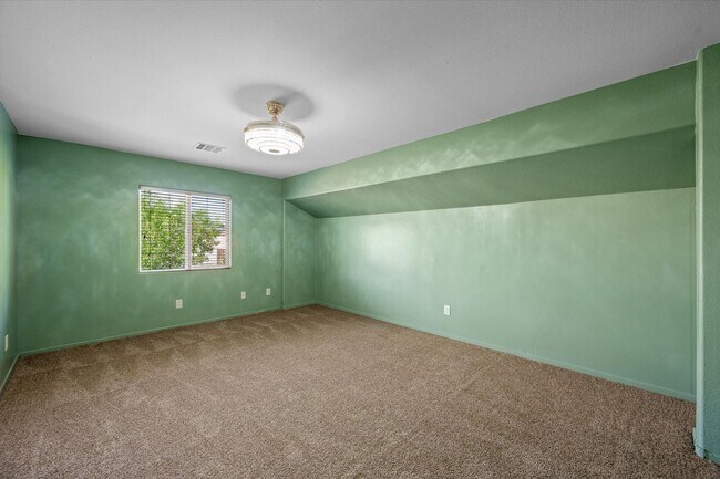 Building Photo - Welcome Home to this awesome 4 Bedroom Home