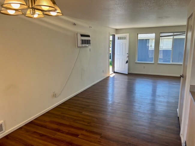 Building Photo - 386 Benson St