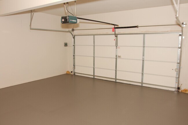 Building Photo - 2927 Arbor Creek Ln