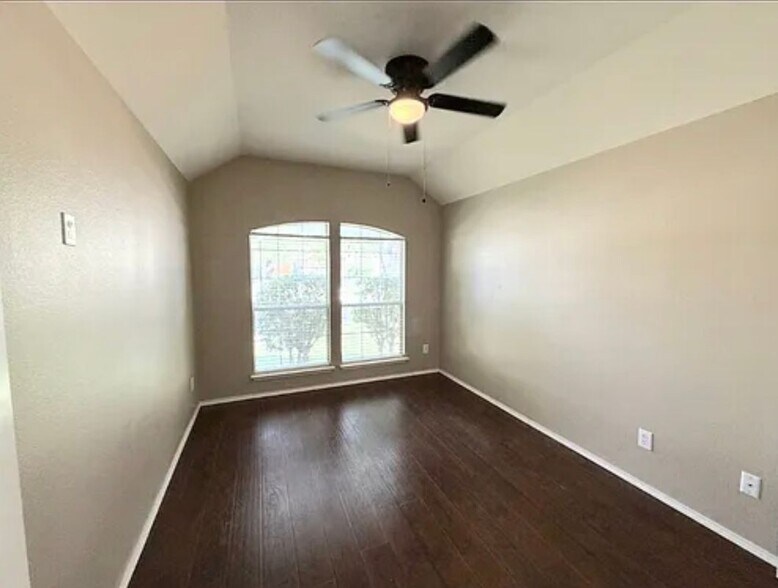 Building Photo - 13645 Valley Mills Dr