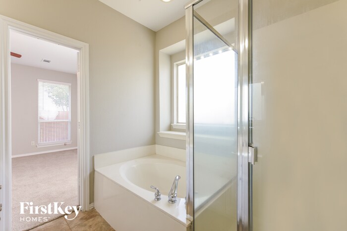 Building Photo - 10649 Fossil Hill Dr