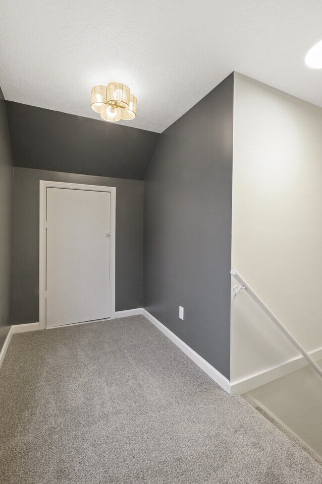 Building Photo - 1003 E Hopkins Dr