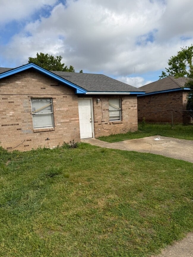 Building Photo - 3533 Manley Dr