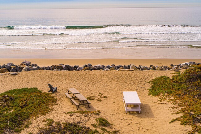 Building Photo - 30830 Broad Beach Rd