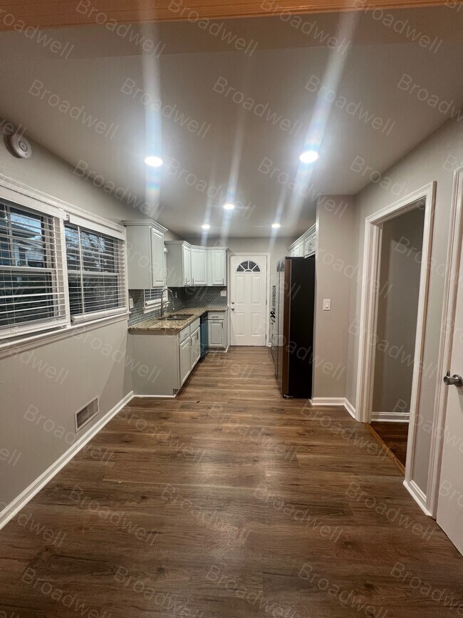 Building Photo - 955 Byron Dr SW