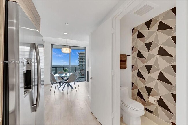 Building Photo - 121 NE 34th St