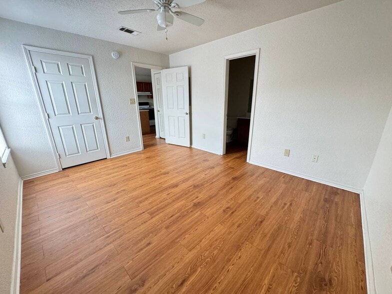 Building Photo - 2808 Cantabrian Dr