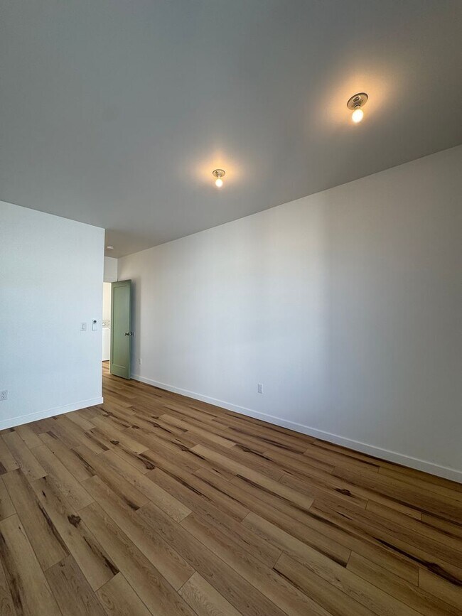 Building Photo - Spacious 4-Bedroom, 3-Bath Home with Stunning Views