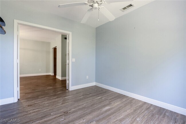 Building Photo - 14801 Park Lake Dr