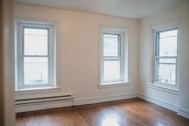 Building Photo - 622 W Chew St