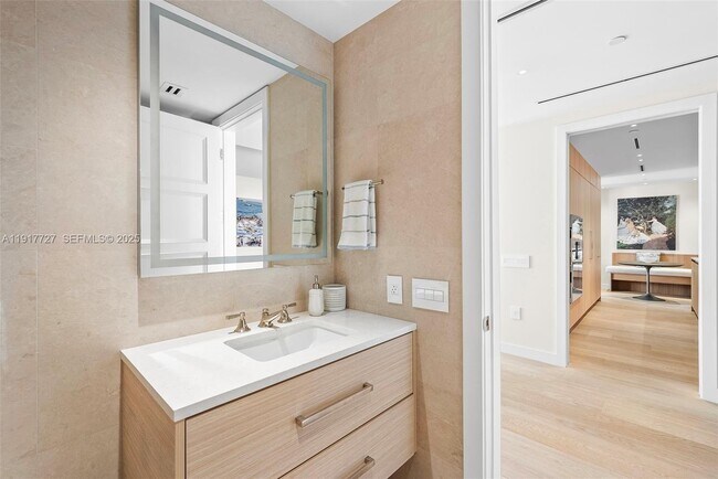 Building Photo - 7916 Fisher Island Dr