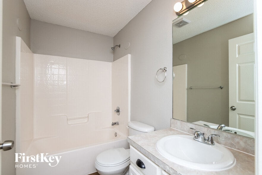 Building Photo - 826 Tedder Rd SE