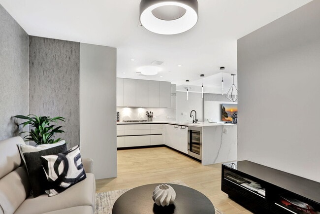 Building Photo - 1116 N Ocean Blvd