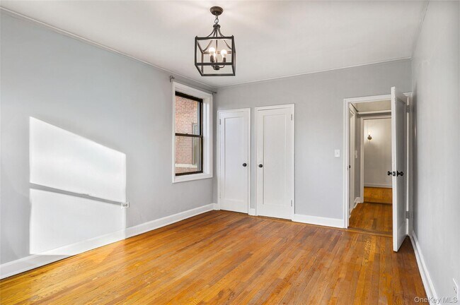 Building Photo - 212 Larchmont Acres