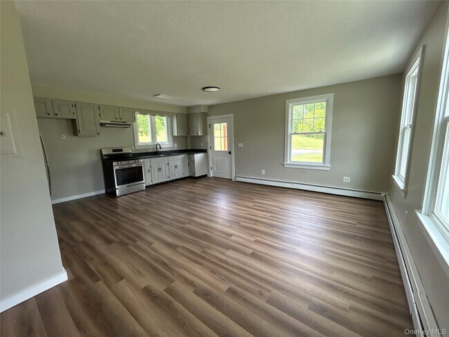 Building Photo - 173 S Amenia Rd