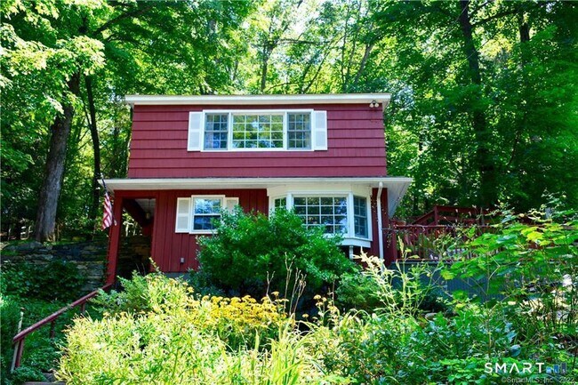 Building Photo - 67 Lake Lillinonah Rd N