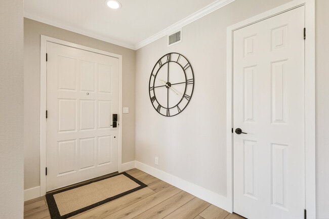 Building Photo - 236 Castellana S