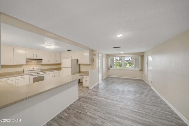 Building Photo - 4736 Sunset Dr