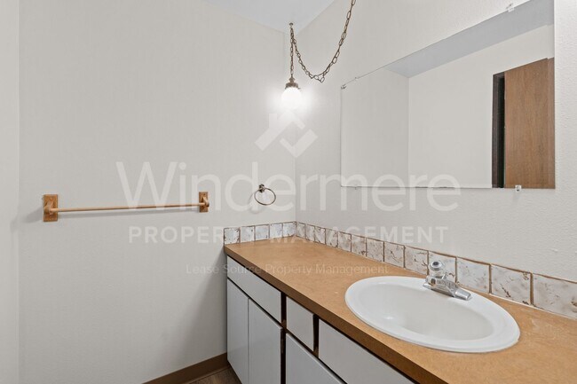 Building Photo - 2702 E 31st Ave