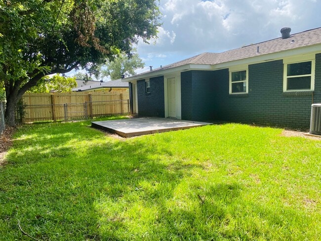 Building Photo - 15135 Montecino Dr