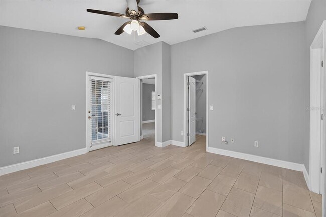 Building Photo - 7961 Carriage Pointe Dr