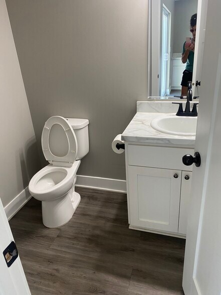 Building Photo - 2005 Franklin St