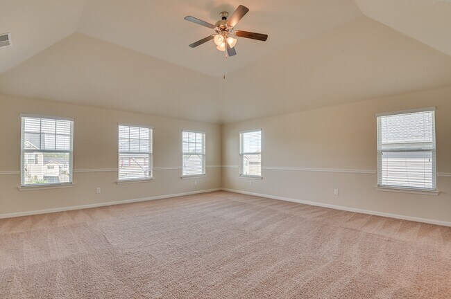 Building Photo - 5014 Vine Ln