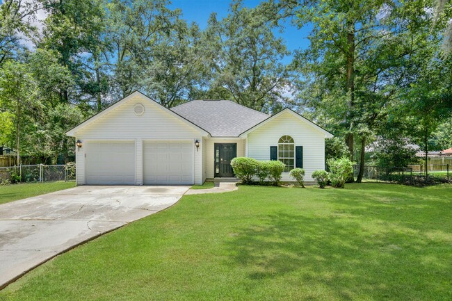 Building Photo - Spacious 3 Bedroom home
