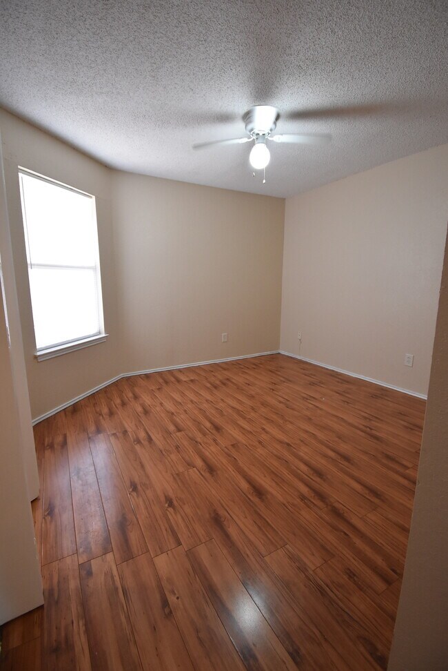 Building Photo - Four Plex