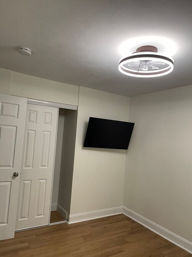 Building Photo - Section 8 Ready Home ! Accepting S8 Applicants Only!