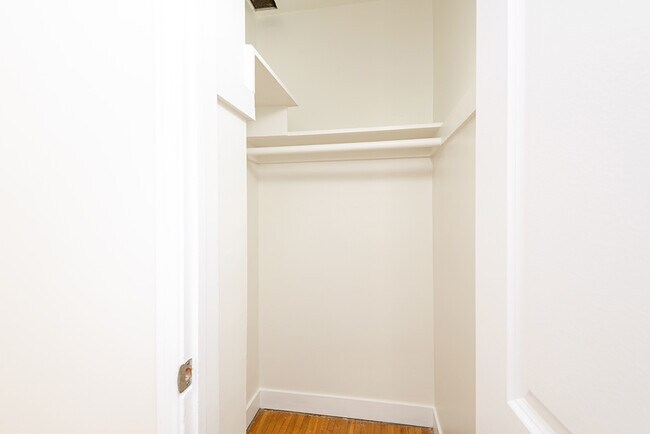 Building Photo - 1517 S Orange Grove Ave