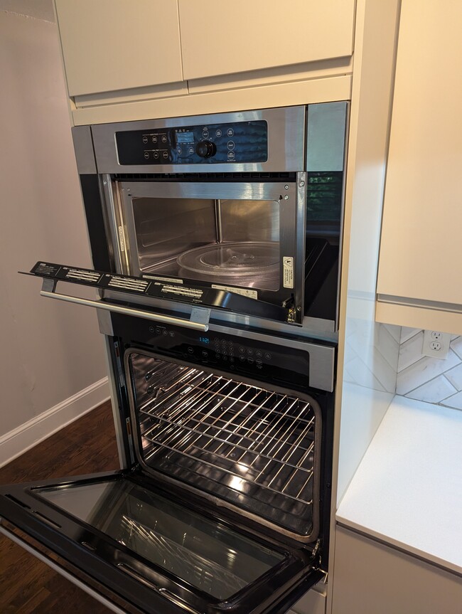 Building Photo - 720 Berne St SE Apt B