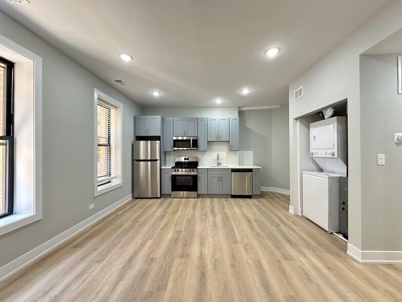 Building Photo - 419 W Belden Ave