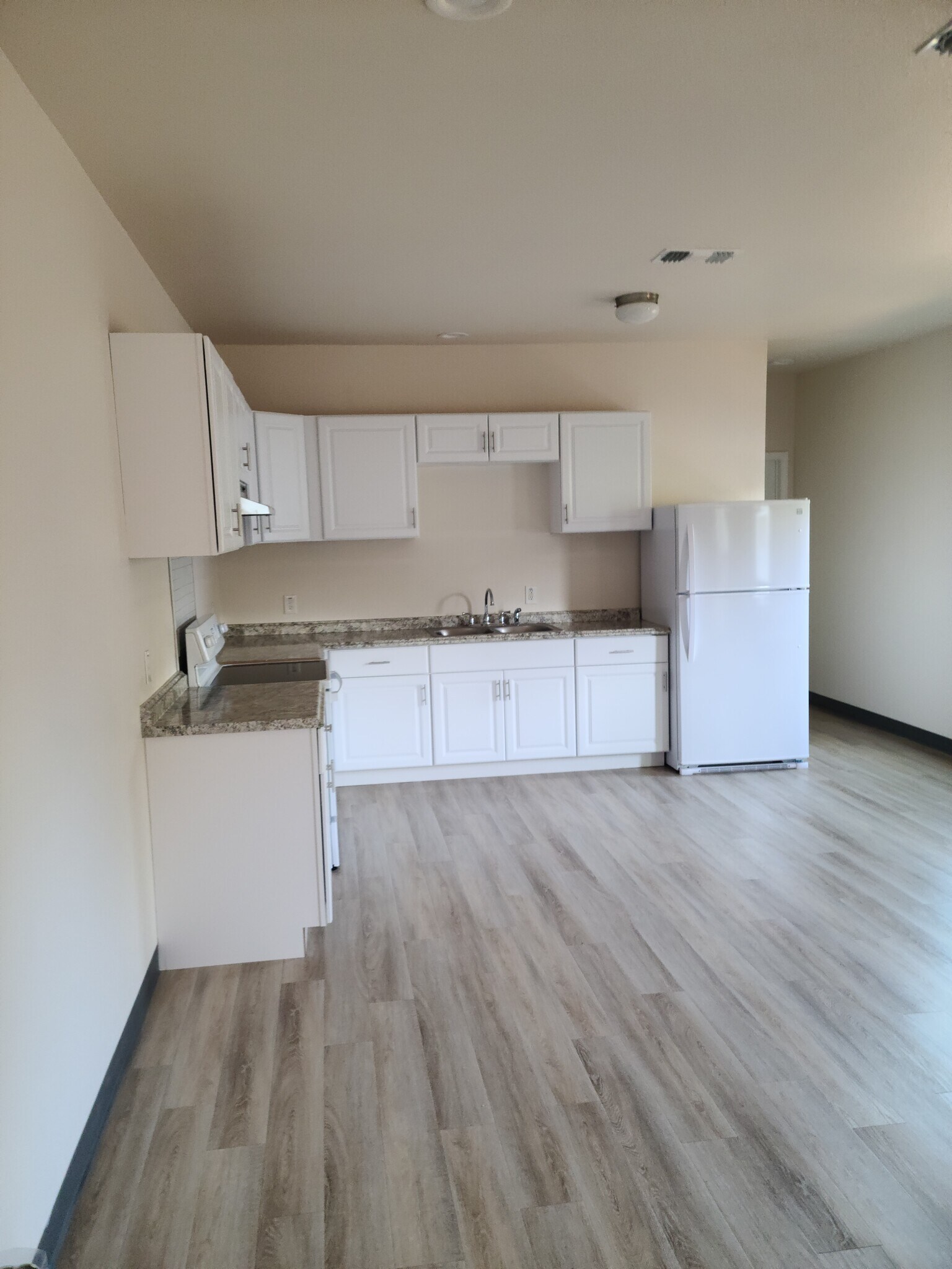 Building Photo - 22806 Shady Forest Dr