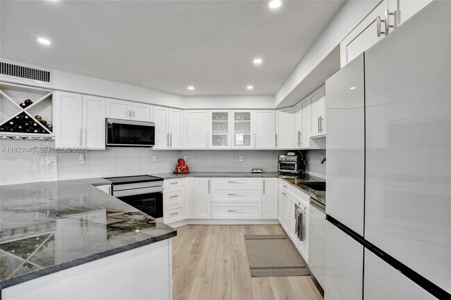 Building Photo - 1340 S Ocean Blvd