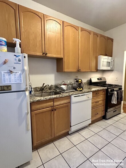 Building Photo - 1706 Commonwealth Ave