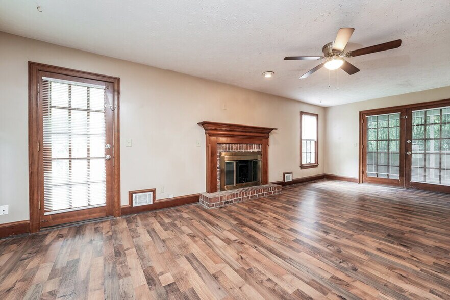 Building Photo - 3550 Spring Creek Cir