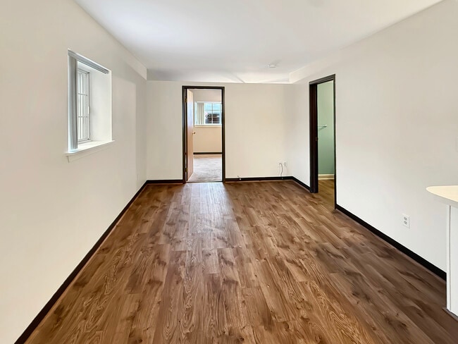 Building Photo - 3170 W Monroe St