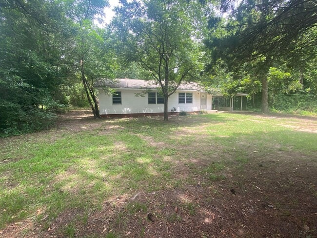 Building Photo - Newly Remodeled!