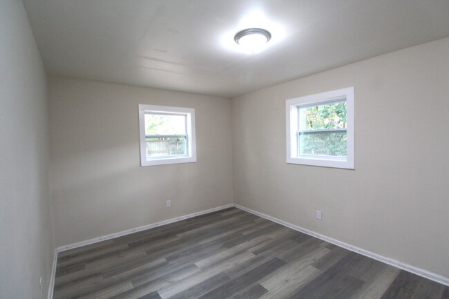 Building Photo - Updated 3-Bedroom Home with Carport & Outd...