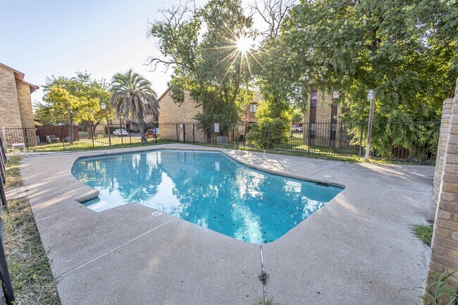 Building Photo - 100 Hillside Rd