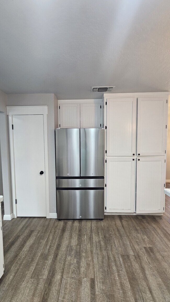 Building Photo - 1966 Modoc Dr