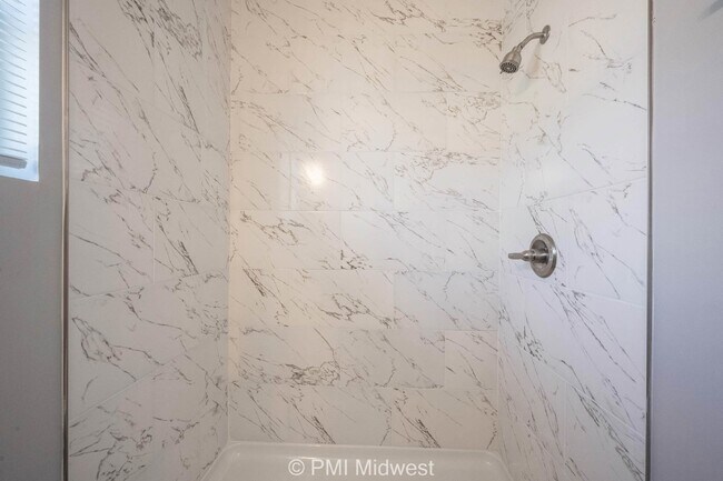 Building Photo - "Spacious 3-Bedroom Duplex with Granite Charm in Indianapolis – 1250 Sq Ft of Modern Living!"