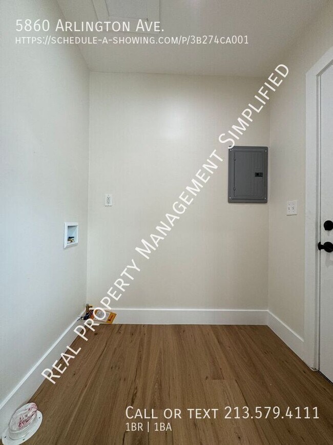 Building Photo - 5860 Arlington Ave