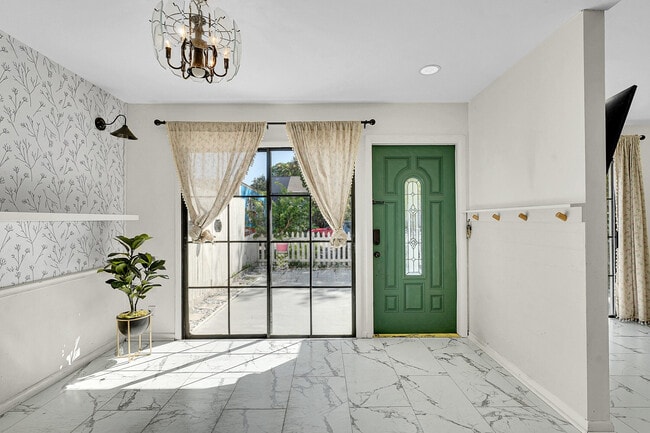 Building Photo - 9056 Green Meadows Way