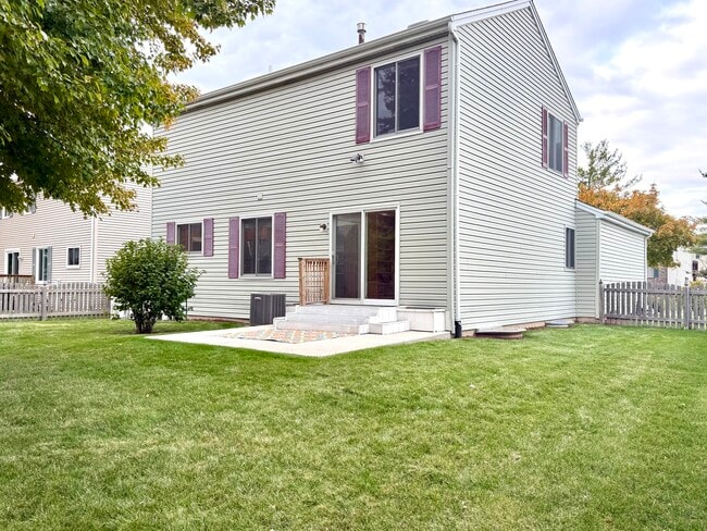 Building Photo - 2449 Carlton Dr