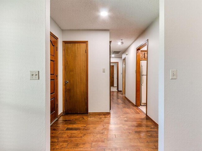 Building Photo - 4721 Persimmon Ct