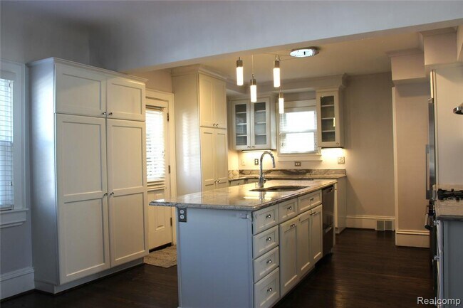 Building Photo - 115 E Lincoln St